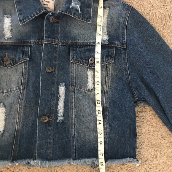 Love Tree NWOT! destructed  cropped denim jacket - Picture 14 of 15